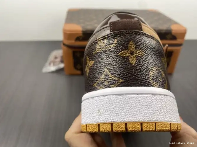 Cheap AJ1 1 Off-Louis Air Jordan x OW LOW 0425